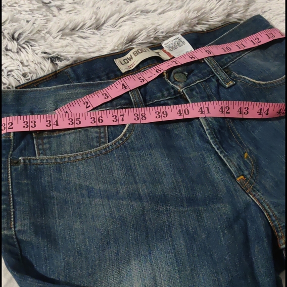 LEVIS' LOW BOOT CUT  JEAN SHORTS SIZE W 32L 30 - Picture 9 of 12